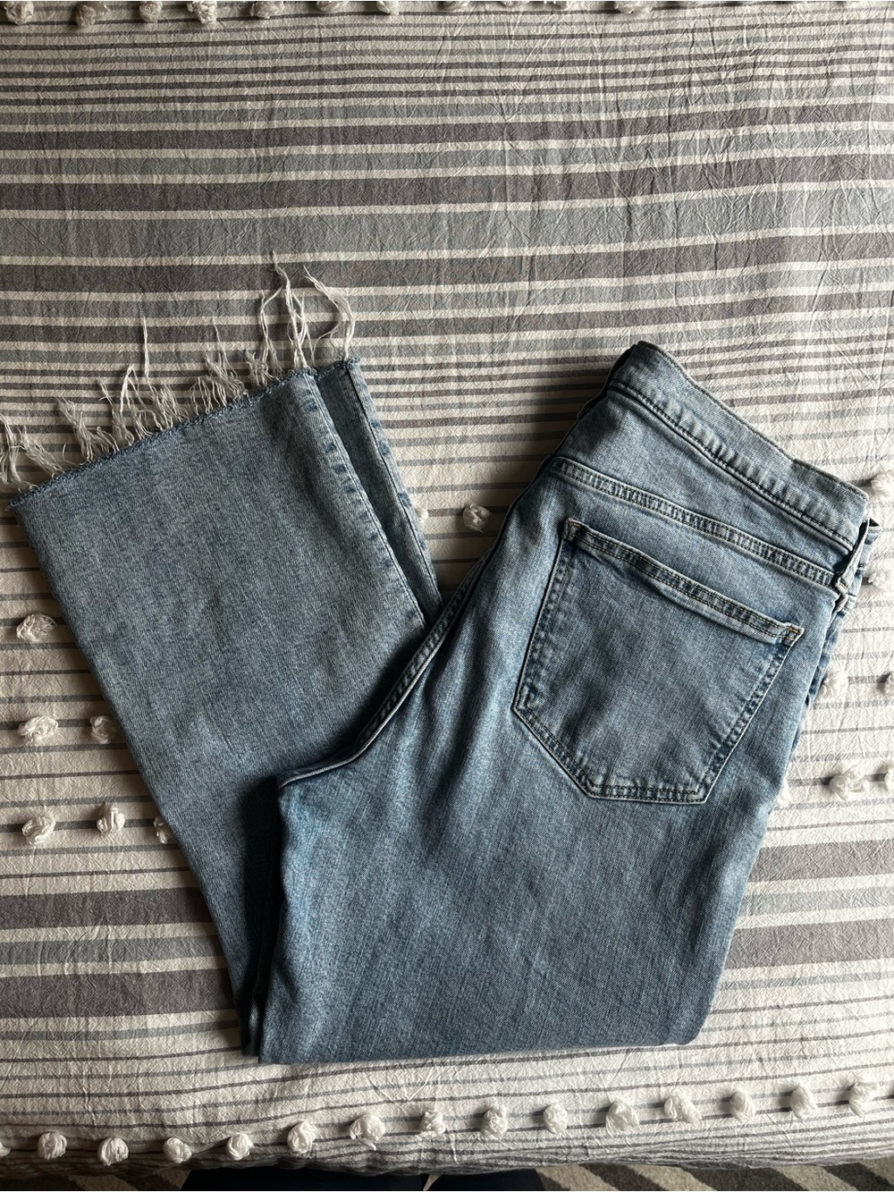 GAP Women’s Kick Fit High Rise Raw Hem Light Wash Jeans in size 14S